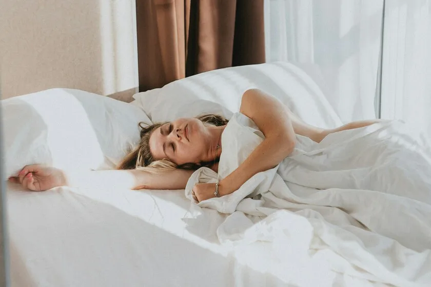 Despertar a las 3 a.m. puede ser normal: el sueño bifásico explicado