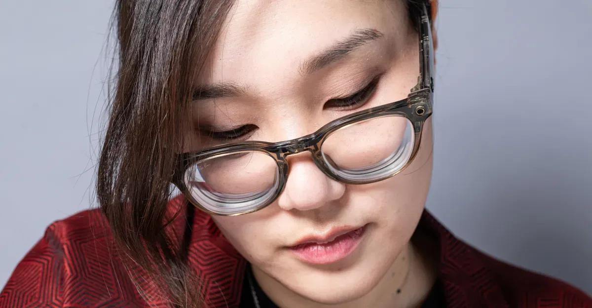 Gafas Ray-Ban Meta inteligentes con logo de la marca en primer plano