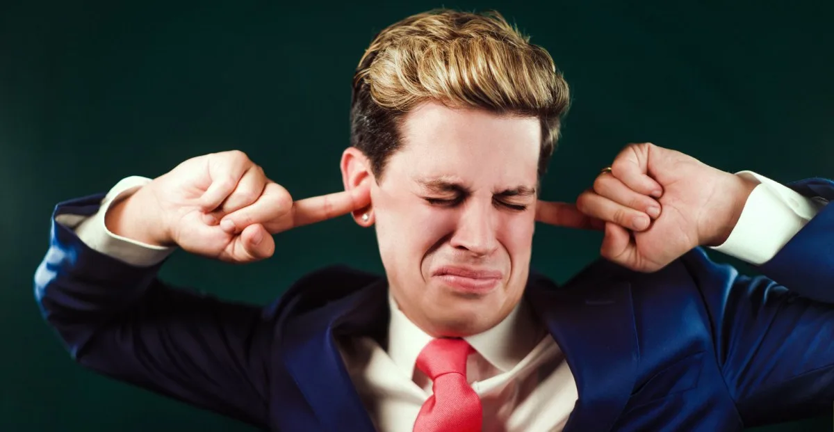 Deportaron a Milo Yiannopoulos: el polémico troll alt-right vuelve al Reino Unido
