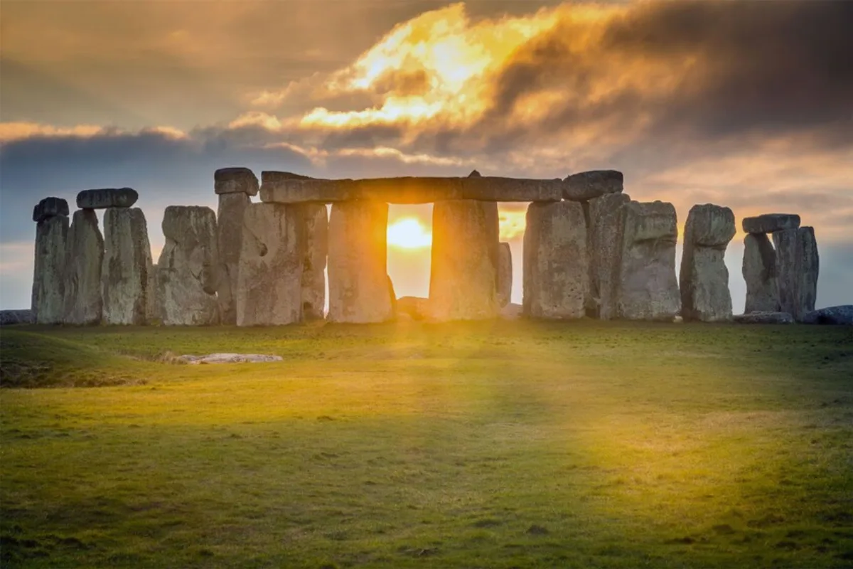 En 1961 un astrónomo conectó Stonehenge a un IBM y propuso que era un observatorio del Sol y la Luna