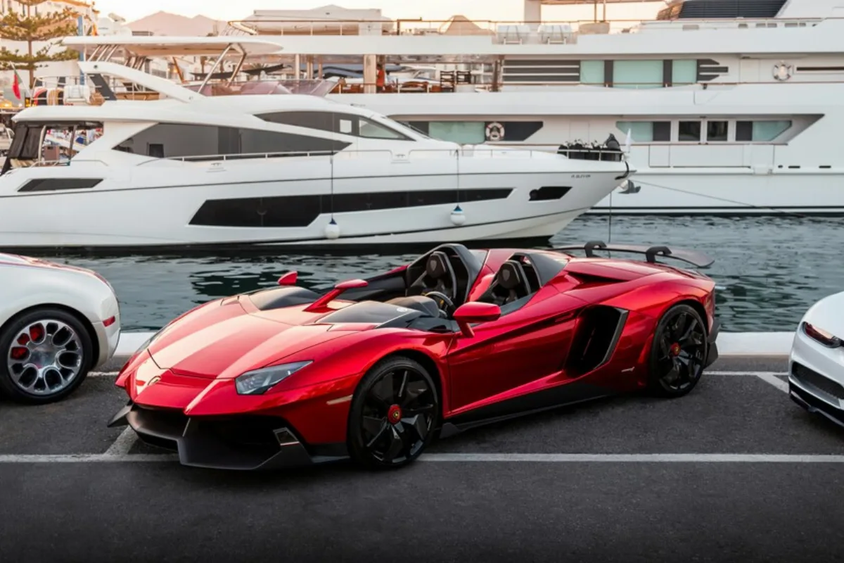 Silicon Valley y la nueva élite de la IA: sus millones disparan ventas de jets, yates y Lamborghinis