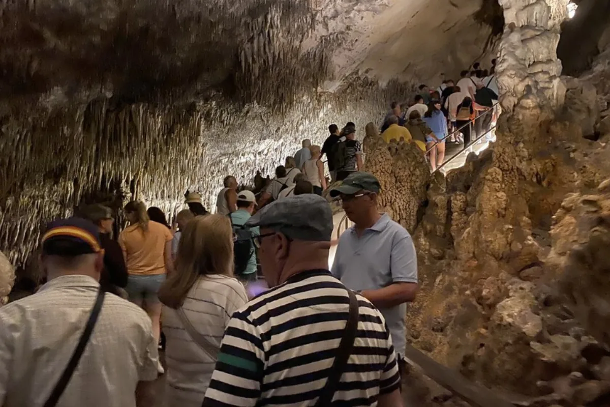 Las cuevas de Mallorca se convierten en juguete de influencers: se llevan estalactitas
