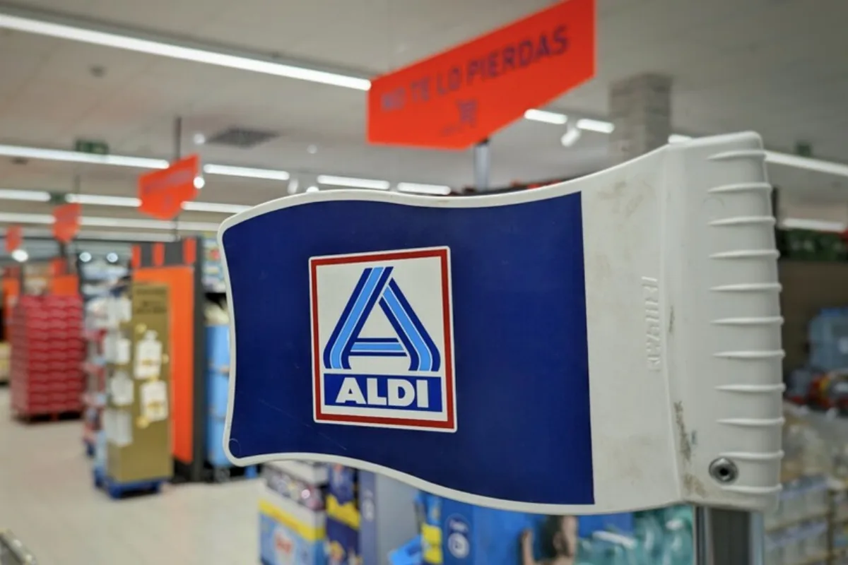 Llega a Aldi el 31 de octubre por 7,99 euros un adaptador 5 en 1 para enchufes