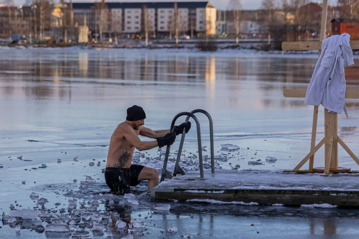 Siete días en agua a 14 °C: qué dice realmente el estudio sobre el cold plunge
