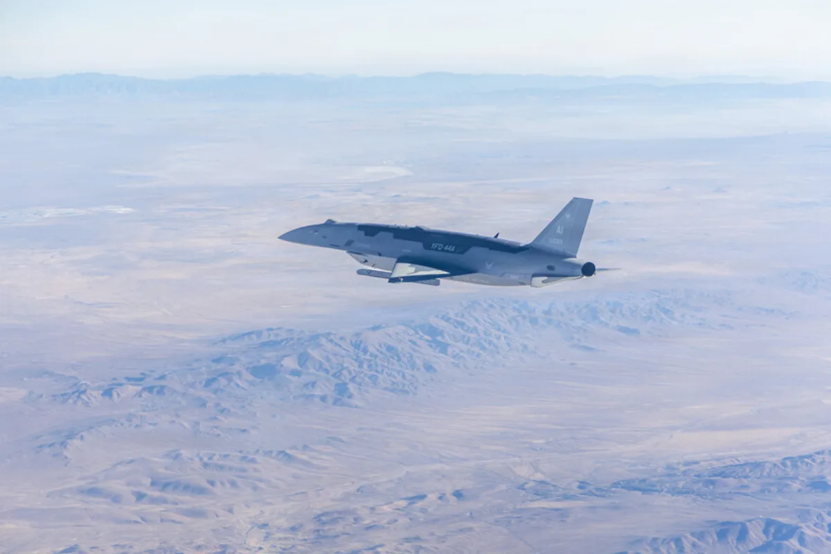 Un F-22 mandó a un drone de combate en vuelo: el primer paso para que un solo piloto controle varios aviones
